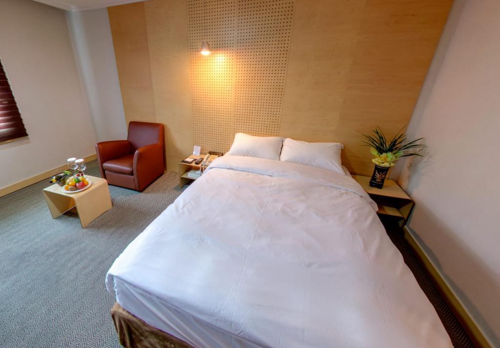 Changwon Hotel Стая снимка
