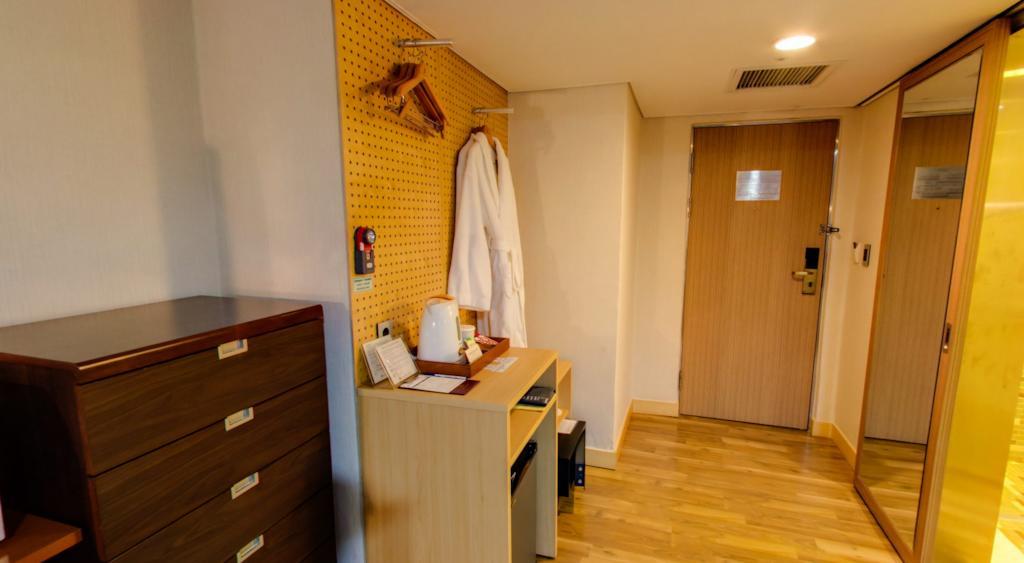 Changwon Hotel Стая снимка