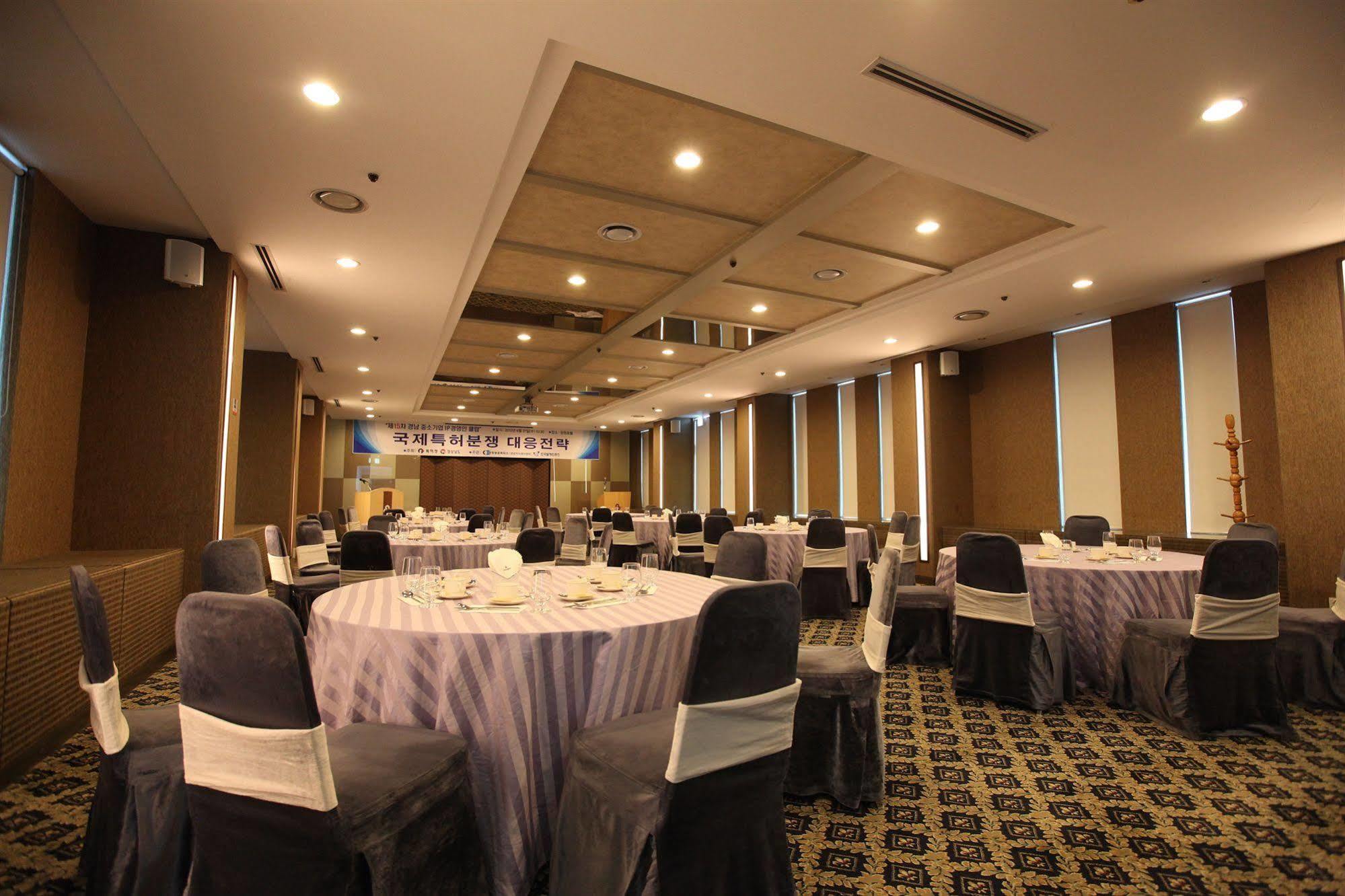 Changwon Hotel Екстериор снимка