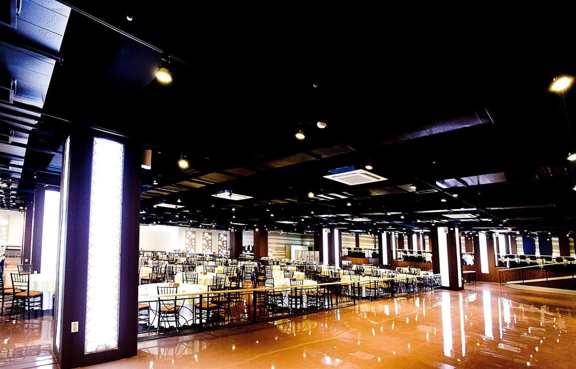 Changwon Hotel Екстериор снимка